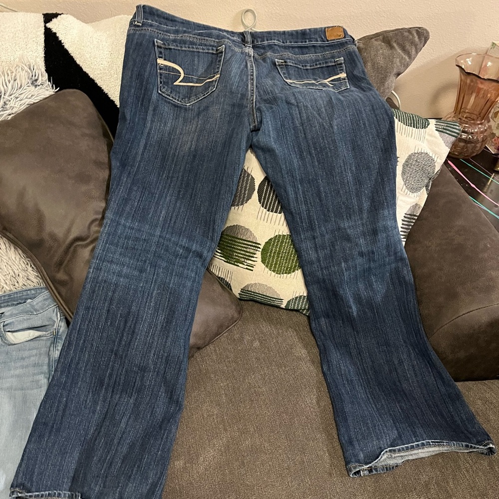 Size 14P. Artist stretch American Eagle jeans. In great condition.